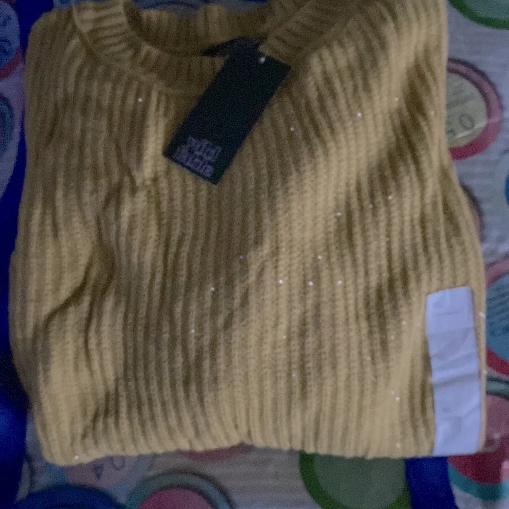 Slouched Cropped Sweater - Picture 2 of 2